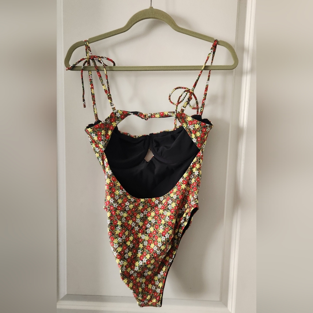 Montce Sienna Petal One‎ Piece Swimsuit - Picture 13 of 16